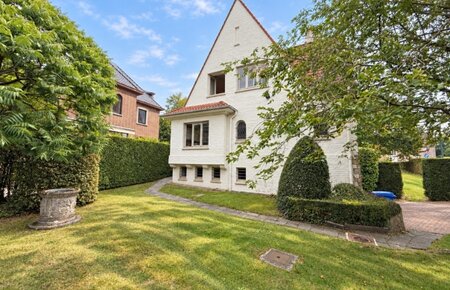 Prachtige villa - kantoor - parking - langs de Kortrijksesteenweg