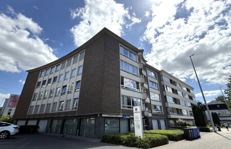 Lichtrijk dakappartement met ruim dakterras tussen Sint-Pietersstation en UZ Gent