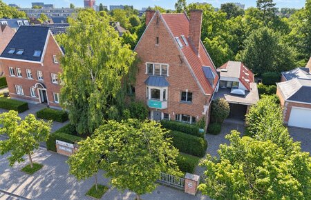 Klassevolle villa met royale ruimtes en mooie tuin in een residentiële buurt