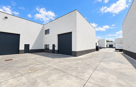 Goed gelegen nieuwbouw magazijn van 438 m² met 4 parkeerplaatsen